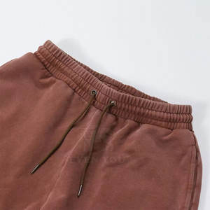 Pantalon de jogging sur mesure effet vieilli en tissu premium, coupe décontractée, style streetwear tendance - Product Image 4