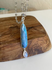 Collier long en pierre de lune et labradorite, avec perles, chaîne superposée, style moderne et audacieux, en argent sterling 925, Duet - Product Image 2