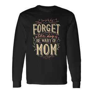 Camiseta Familiar Premium de Manga Larga con Frases Divertidas para Mamá 'Olvíd el Perro, Cuidado con Mamá' para Salidas Familiares y Chistes de Mamá - Product Image 1
