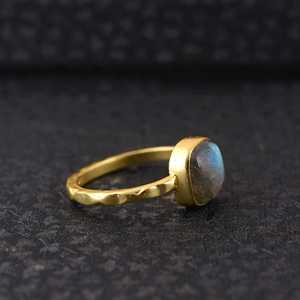 Nouvelle Arrivée Bague Bohème en Pierre de Labradorite, Bijou Délicat en Laiton Plaqué Or 18K pour Femme, Bagues Solitaires Vintage Vente en Gros/OEM/ODM - Product Image 3