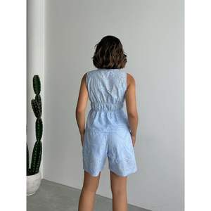 Colección de Monos y Trajes Cortos Elegantes de Voile Bordado para Mujer - Product Image 1