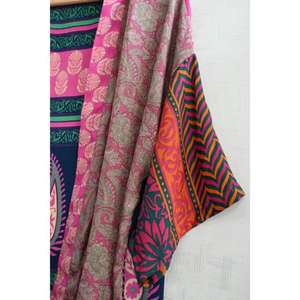 Kimono estilo bohemio de talla grande, informal, floral, transpirable, de seda, con cuello en V, hecho a mano, con patchwork indio, largo hasta la rodilla, para otoño, lavado a mano. - Product Image 3
