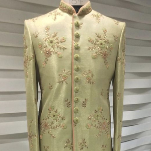 เย็บปักถักร้อย ZARI อย่างมีสไตล์บนเชอร์วานีสีเขียวอ่อน กางเกงและรองเท้าจับคู่ด้วยลูกปัดแก้วคริสตัลประดับ หิน งาน DABKA@2024 - Product Image 1