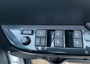 2015 2020 pour Toyota Hilux Pickup Assez Utilisé Diesel Camion Turbo Moteur En Cuir Sièges R18 Pneus FWD Gauche Direction Intérieur Sombre - Product Image 5