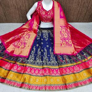 Tissu Brocart de créateur Anarkali Lehenga Choli Pure Soie Varanasi Dupatta Style Party Wear Collection - Product Image 3