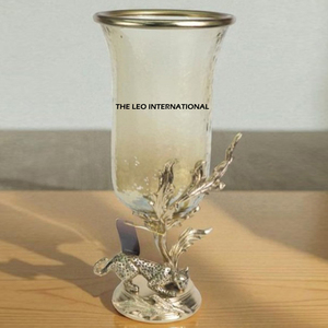 Bougeoirs en aluminium à 3 bras Design standard Table de luxe fantaisie élégante en béton Pot à bougie unique Prix raisonnable - Product Image 6