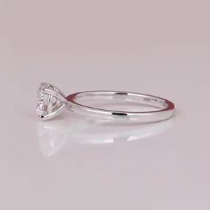 Bague de fiançailles en plaqué or massif 14KT de style classique de luxe avec diamant cultivé en laboratoire - Product Image 5