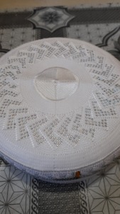 Nouvel arrivage Casquette de prière musulmane de haute qualité Casquette crâne Tupi Casquette de prière pour homme Kufi Topi du Bangladesh - Product Image 5