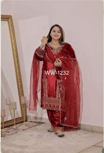 Ensemble Patiyala et Dupatta en velours de nouvelle conception, velours de viscose pur avec broderie de séquence de 5 mm et manches élégantes - Product Image 2