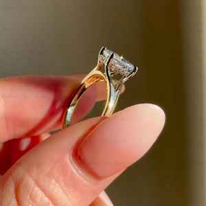 Anillo de Oro Sólido de 10K con Diamante Cultivado en Laboratorio de Corte Radiante de 1.61CT, Diseño de Tallo Dividido, Joyería Fina para Promesa de Boda, Regalo para Pareja - Product Image 5