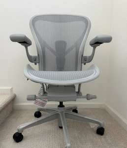 OFFRE NOUVEAU STOCK Chaise de bureau Herman Miller Aeron B Remastered, modèle entièrement équipé - Product Image 2