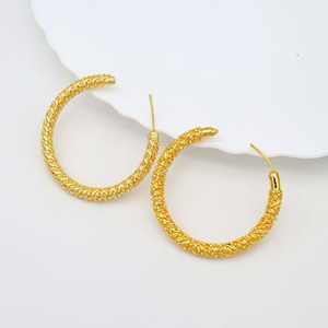 Vente en gros de boucles d'oreilles en forme de C en plaqué or 18 carats, demi-cercle, nouveau style de boucles d'oreilles en laiton à la mode, nouveau style de boucles d'oreilles en or 18 carats - Product Image 5