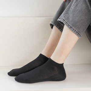 Chaussettes de sport pour la course à pied OEM avec logo personnalisé Chaussettes de basket-ball Cycle Athletic avec logo personnalisé - Product Image 4