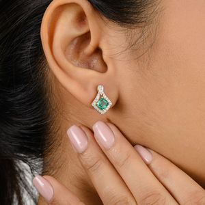 Pendientes de tuerca llamativos de diseñador de oro amarillo sólido de 18 quilates de alta calidad Diamante esmeralda de corte cuadrado Natural de moda para regalo de fiesta - Product Image 2