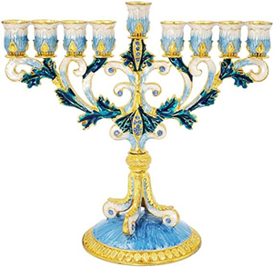 "Menorah dorée représentant une charmante représentation de la ville fortifiée de Jérusalem sous une branche feuillue, au prix de gros" - Product Image 2