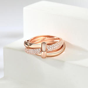 แหวนเงินแท้ทรงสามเหลี่ยมสีโรสโกลด์ Jeulia ดีไซน์ทันสมัย - Product Image 4