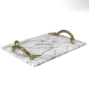 Pequeños bordes y mango de metal chapado en oro con textura martillada para bandeja de servicio hecha de mármol de forma rectangular a un precio impresionante - Product Image 6