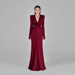 Robe de soirée de luxe pour femmes en velours rouge, col en V profond, manches longues, robe de fête florale 3D, sur mesure OEM ODM Vietnam - Product Image 1