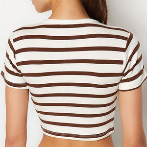 Derniers hauts courts ajustés sans manches pour femmes T-shirts d'été imprimés numériquement avec un design solide Échantillon gratuit Bas quantité minimale de commande - Product Image 2