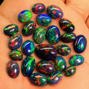 Véritable cabochon en opale noire éthiopienne arc-en-ciel brillant Opale noire de forme ovale idéale pour la fabrication de bijoux - Product Image 1