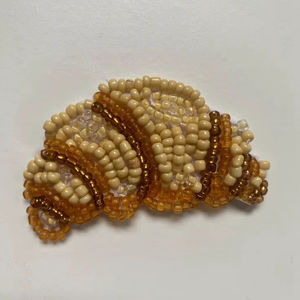 Breloques décoratives en perles pour sacs fourre-tout et pochettes – Breloques élégantes en perles fines, conçues avec des détails raffinés - Product Image 1