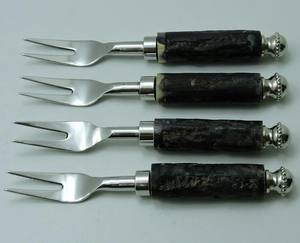 Ensemble de 4 fourchettes à fruits en acier inoxydable de luxe de qualité supérieure avec des poignées en corne naturelle lisses, lavables au lave-vaisselle, pour les occasions festives - Product Image 3