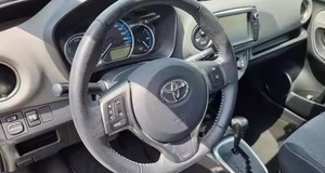 Légèrement utilisé 2018 Toyotaa Yariss Hatchbackk argent engrenages automatiques 8L Tu-rbo moteur hybride carburant A W D Drivve R15 Tirres - Product Image 4