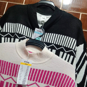 Suéter Casual de Invierno para Mujer, Cuello Redondo Elástico, con Logotipo Frontal, Tejido Holgado - Product Image 1