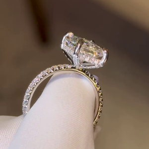 Anillo Radiante con Diamantes de Laboratorio de 3.50ctw, Diseño Moderno con Halo Oculto, Accesorio de Lujo Hecho a Mano - Product Image 4