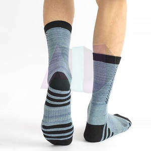Chaussettes de sport respirantes en spandex/polyester pour l'entraînement et le confort tout au long de la journée - Product Image 4