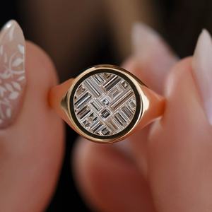 Anillo Sello con Diseño Personalizado de Diamantes Redondos en Racimo, Oro 10K 14K 18K, Platino, Plata, Precio de Fábrica, Suministro Global B2B - Product Image 3