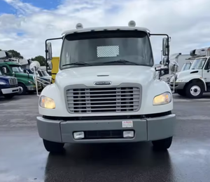 Hot!! Genuine 2014 2016 2017 2018 <b>Freightliner</b> M2 106 24 ft Flatbed <b>Truck</b> - 6,9 Speed Automatic, Liftgate Ready to Export - Product Image 1