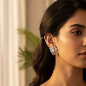 Boucles d'oreilles clous en forme de cœur en diamant pour femmes - Product Image 3