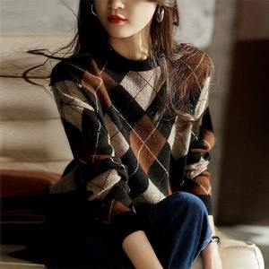 เสื้อมีฮู้ดสวมหัวลายนูนสีทึบสไตล์วินเทจของผู้หญิงเสื้อสเวตเตอร์ถักระบายอากาศลาย croptankcami ออกแบบโลโก้ได้ตามต้องการสำหรับฤดูหนาว - Product Image 6