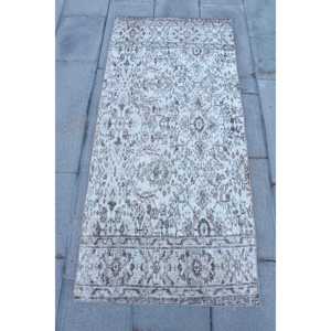 Tapis turc vintage écologique, petit modèle 2,5x5,4 pi (75x165 cm), tapis en laine patchwork blanc avec envers en latex pour salle à manger - Product Image 1