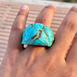 แหวนพลอยสีเทอร์ควอยส์อาริโซน่าธรรมชาติแหวนเหลี่ยมที่สวยงามแกะสลักด้วยมือพิเศษของขวัญพิเศษสำหรับเธอหรือเขา - Product Image 1