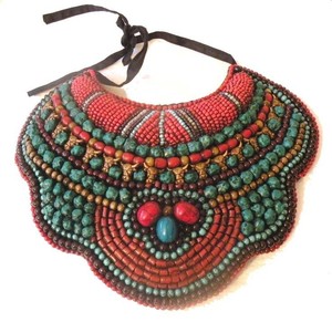 Ensemble de colliers et bracelets en résine avec broderie faite à la main Bijoux élégants en pierre pour femmes Dernier design à la mode pour les mariages - Product Image 5