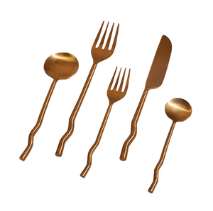 Cuillère fourchette en laiton plaqué or de conception classique ensemble de couverts sans BPA hôtel et ustensiles de cuisine article - Product Image 3