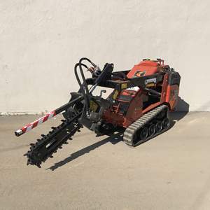 Mini-chargeuse compacte Ditchwitch SK800 à louer, modèle 2020, avec moteur Yanmar, boîte de vitesses PLC, pompe hydraulique KYB et engrenages haute performance - Product Image 6