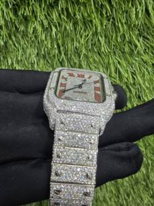 นาฬิกาโมอิสซาไนต์แบบ Iced Out VVS สำหรับผู้ชาย หน้าปัดตัวเลขโรมัน ผ่านการทดสอบเพชร เครื่องประดับฮิปฮอปสุดหรู มีจำหน่ายแบบขายส่ง - Product Image 4