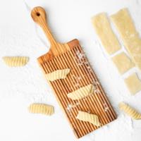 Planche à gnocchis en bois d'olivier |   Ustensiles de cuisine tunisiens |   Emballage de marque privée