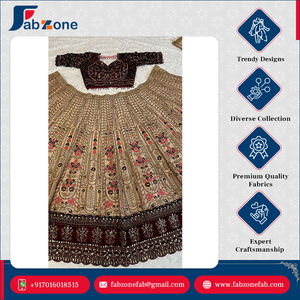 Blusa de Terciopelo de Estilo Lujoso, Nueva, de Diseñador, Impresionante, Ropa Étnica, con Lehenga de Seda Kasturi Pesada y Detalle Can Can, para Ocasiones Especiales - Product Image 3