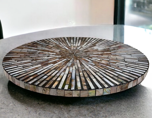 Plateau rond en bois rotatif artisanal de luxe avec incrustation de nacre pour la salle à manger, la décoration intérieure et usages multiples en provenance du Vietnam - Product Image 1