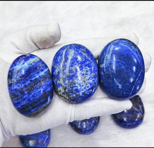 Pierre de paume en lapis-lazuli - Cristal naturel pour soulager l'anxiété, la méditation et la guérison des chakras - Améliore la clarté, la sagesse - Product Image 2