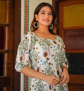 Robe blanche en rayonne à volants floraux, col carré et manches 3/4, élégante, confortable, pour le quotidien, taille L. - Product Image 3