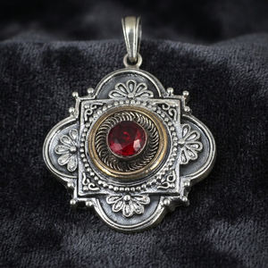 Colgante Constantine de Plata de Ley 925 y Bronce con Circonita Roja |   Joyería Turca Hecha a Mano - Product Image 4