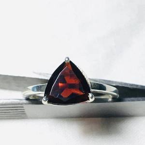 Bague unique en grenat rouge, bague en argent sterling 925, design artisanal, bague cadeau en grenat - Product Image 2