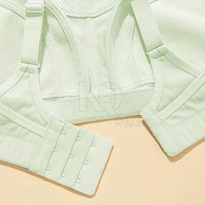 Sujetador deportivo alto para mujer con relleno frontal, copas extraíbles, tirantes ajustables y malla transpirable - Product Image 6