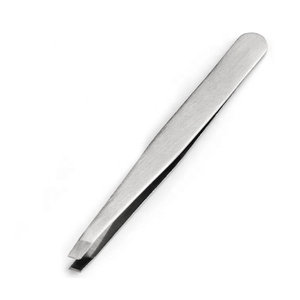 Pinzas de pestañas plateadas de ultra calidad de etiqueta privada Pinzas de pestañas personalizadas de Punta inclinada delgada - Product Image 4