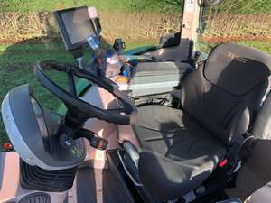 Tractor de Ruedas Fendt 724 Vario 4WD Black Beauty, Componentes Principales: Bomba, Motor, Caja de Cambios, 230HP, Transmisión de Alta Velocidad - Product Image 5